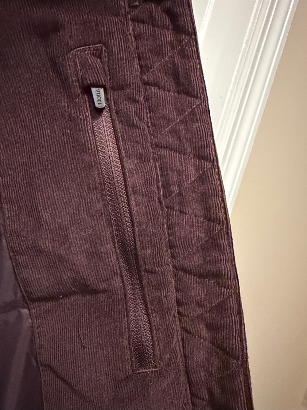 Vuori Women's Carmel Corduroy Puffer Jacket size small in Raisin - Picture 8 of 15